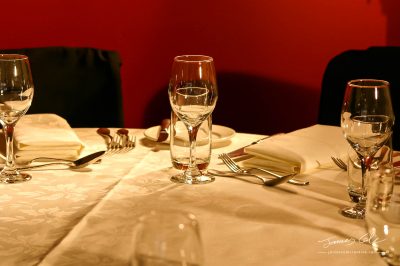 JCCI-100108 - Classy elegant dinner setting and crystal glasses